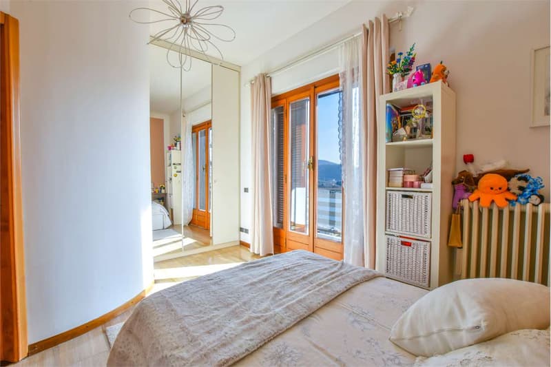 Villa indipendente in posizione privilegiata, con vista da sogno sul L (11)