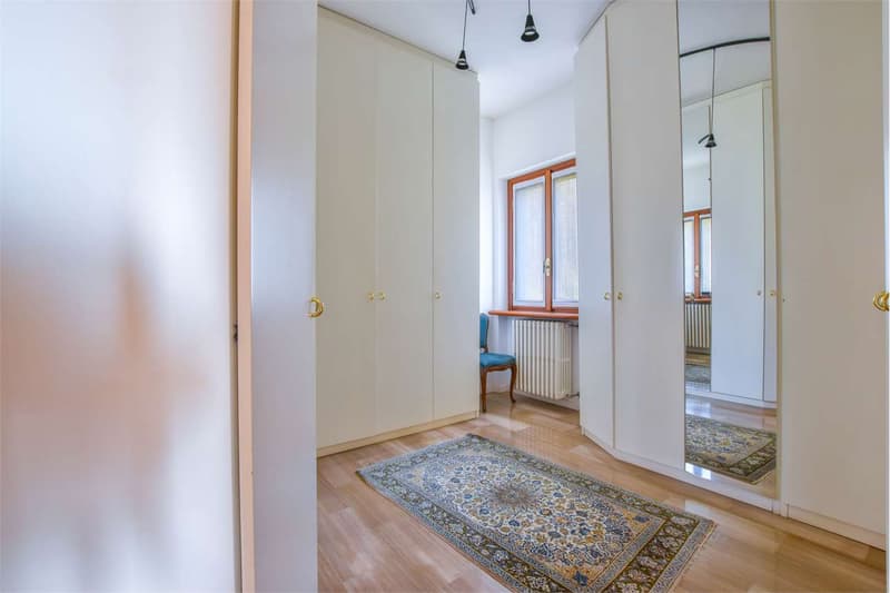 Villa indipendente in posizione privilegiata, con vista da sogno sul L (13)