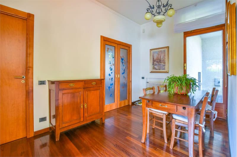 Villa indipendente in posizione privilegiata, con vista da sogno sul L (6)