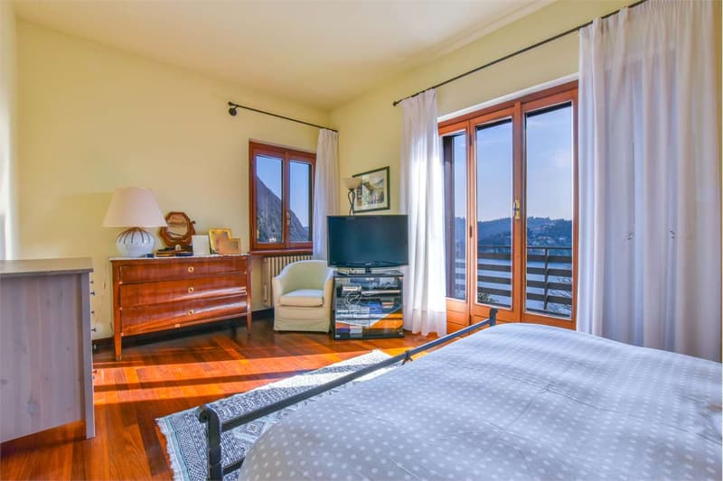 Villa indipendente in posizione privilegiata, con vista da sogno sul L (10)