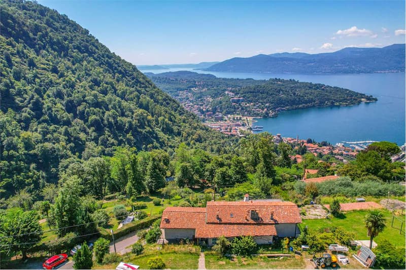 Villa da ristrutturare con bellissima vista lago e ampio giardino priv (8)
