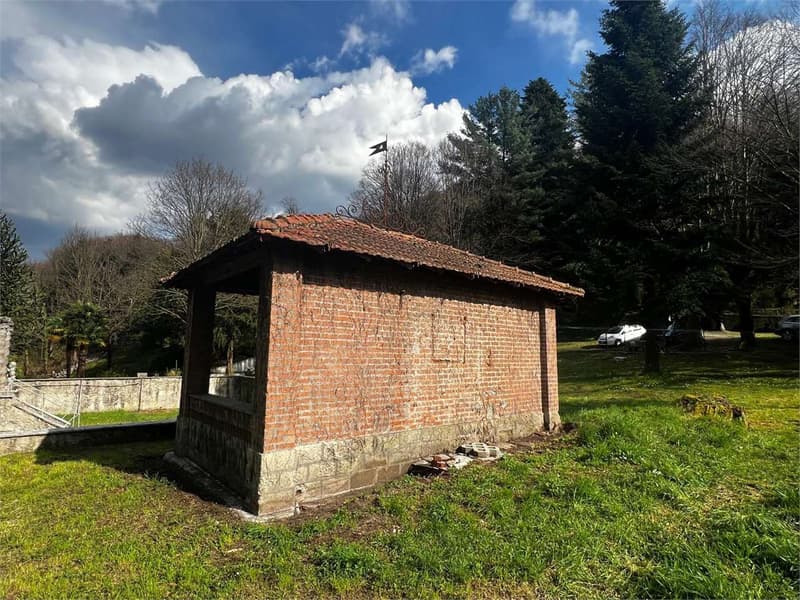 Piccola casa unifamiliare indipendente nel centro di Cuvio con ampio t (13)