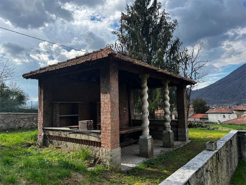 Piccola casa unifamiliare indipendente nel centro di Cuvio con ampio t (11)