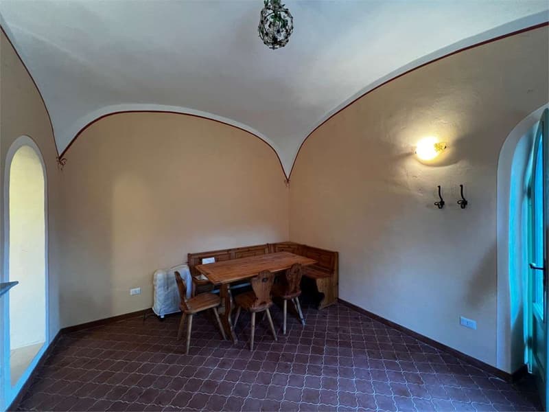 Piccola casa unifamiliare indipendente nel centro di Cuvio con ampio t (4)