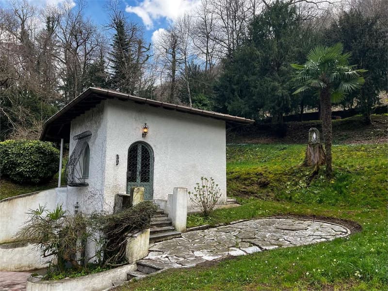 Piccola casa unifamiliare indipendente nel centro di Cuvio con ampio t (2)