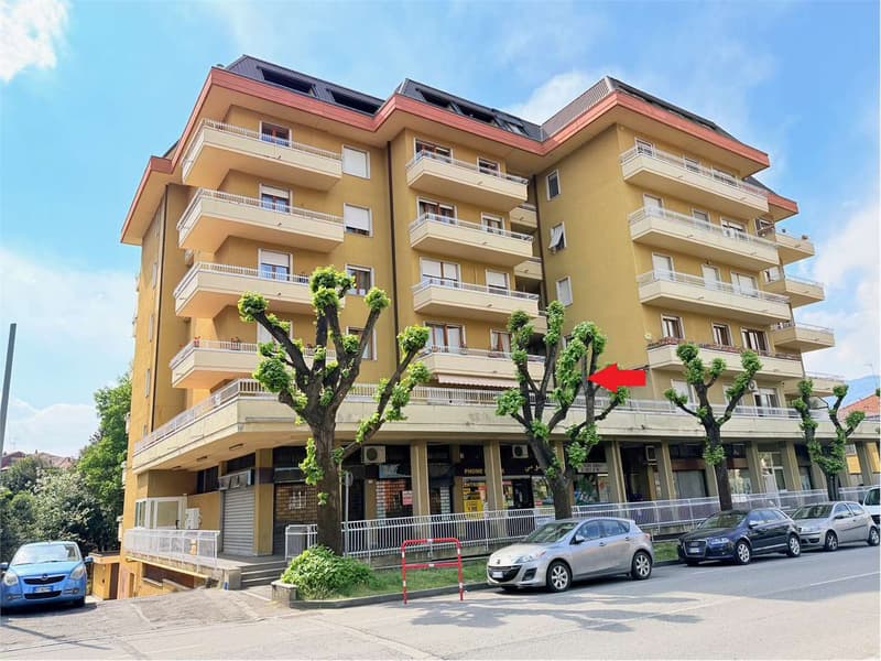 Bell'appartamento con ampia terrazza nel centro di Luino (1)