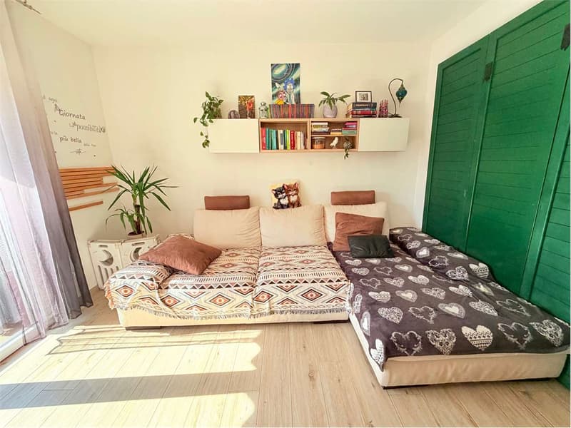 Casa di paese ristrutturata in posizione tranquilla e soleggiata, con (3)