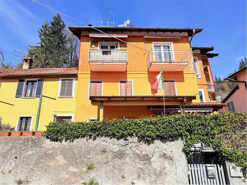 Casa di paese ristrutturata in posizione tranquilla e soleggiata, con (1)