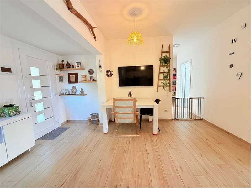 Casa di paese ristrutturata in posizione tranquilla e soleggiata, con (10)