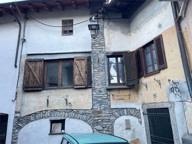 Casa di paese da ristrutturare in posizione tranquilla e soleggiata co (1)