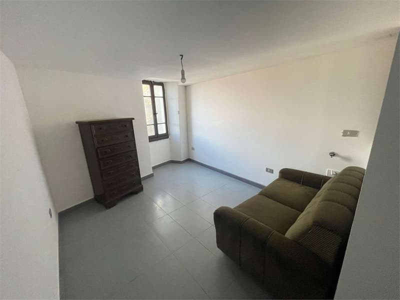 Casa di paese da ristrutturare in posizione tranquilla e soleggiata co (4)