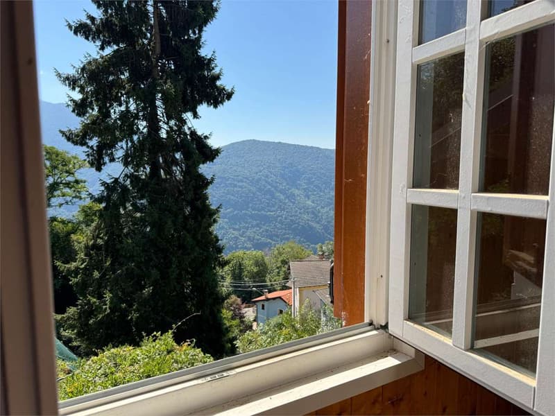 Casa indipendente da ammodernare in una posizione tranquilla e soleggi (12)