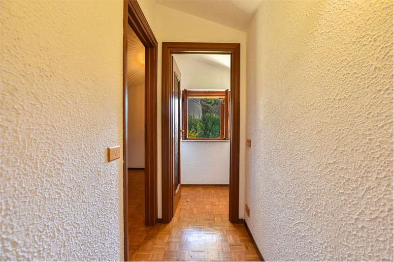 Bellissima villa indipendente in un contesto riservato, con ampio giar (12)