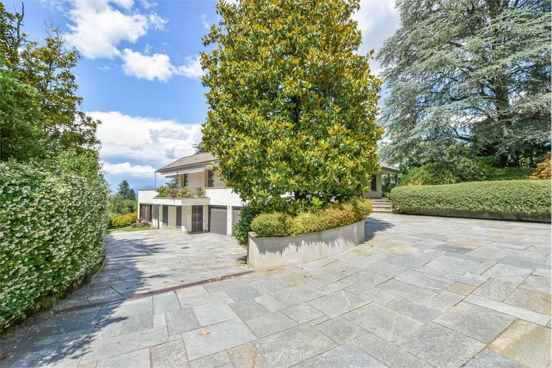 Villa con piscina immersa nel verde, a pochi minuti dal centro di Vare (6)