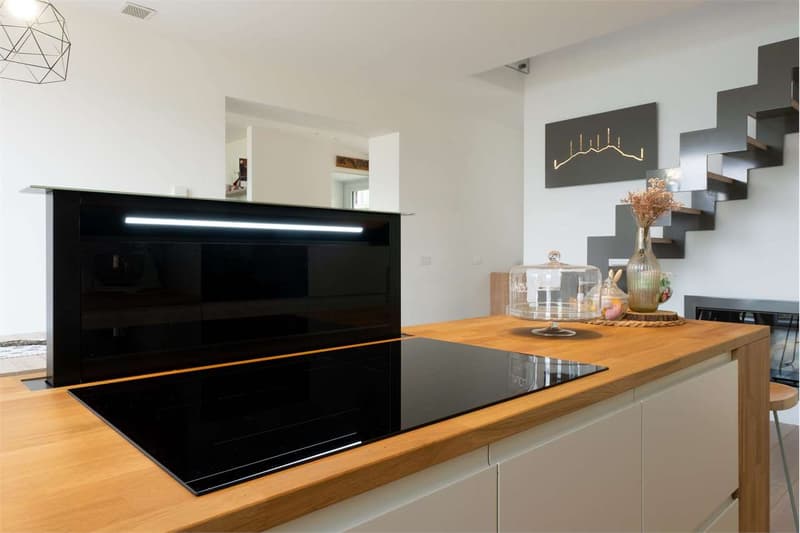 Esclusivo appartamento duplex in posizione tranquilla e soleggiata con (8)