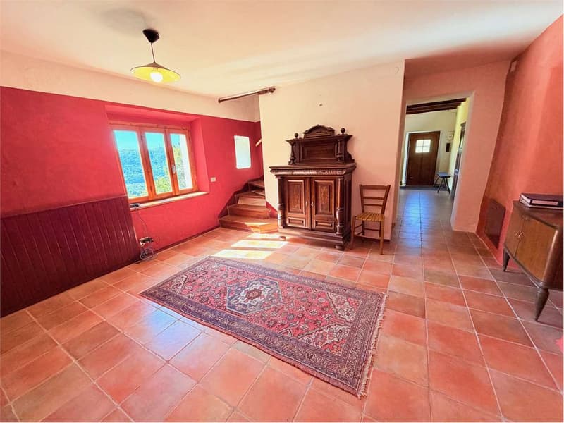 Curata casa di campagna in una posizione soleggiata e riservata con sp (7)