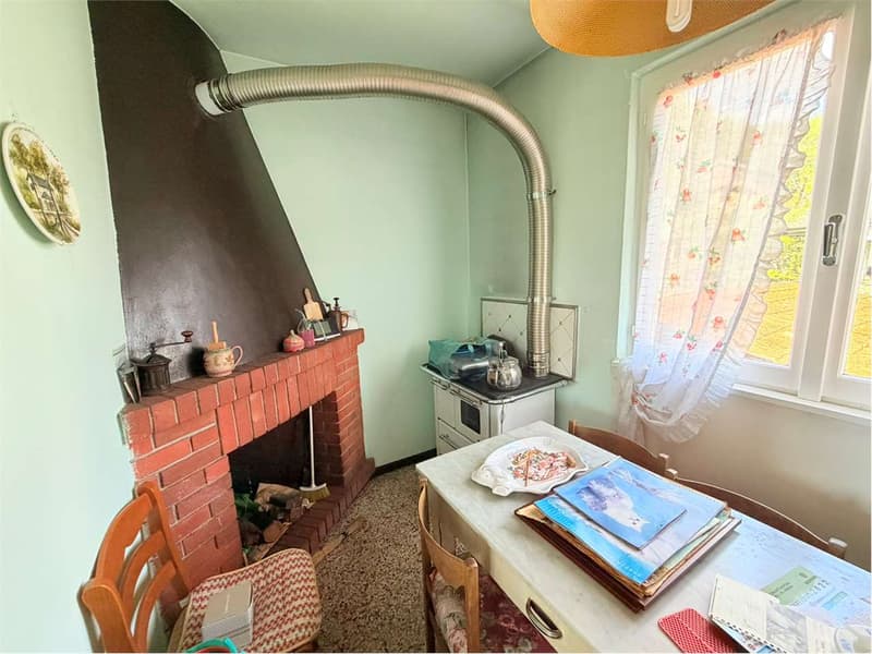 Casa indipendente da ristrutturare in posizione soleggiata e tranquill (4)