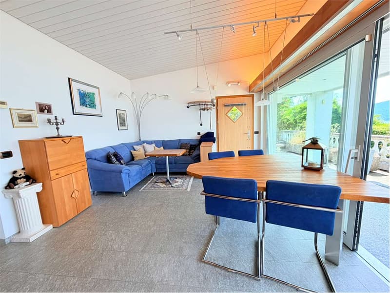 Casa indipendente completamente ristrutturata su un unico livello con (2)