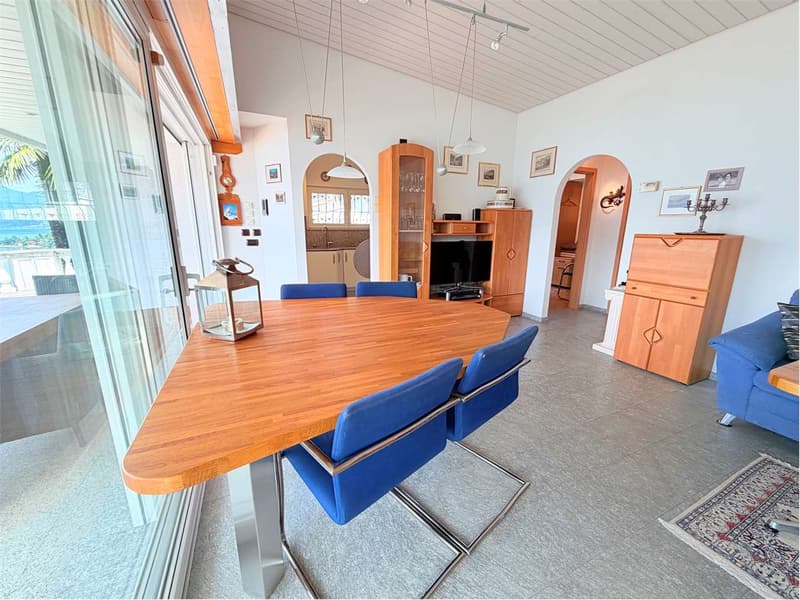 Casa indipendente completamente ristrutturata su un unico livello con (6)
