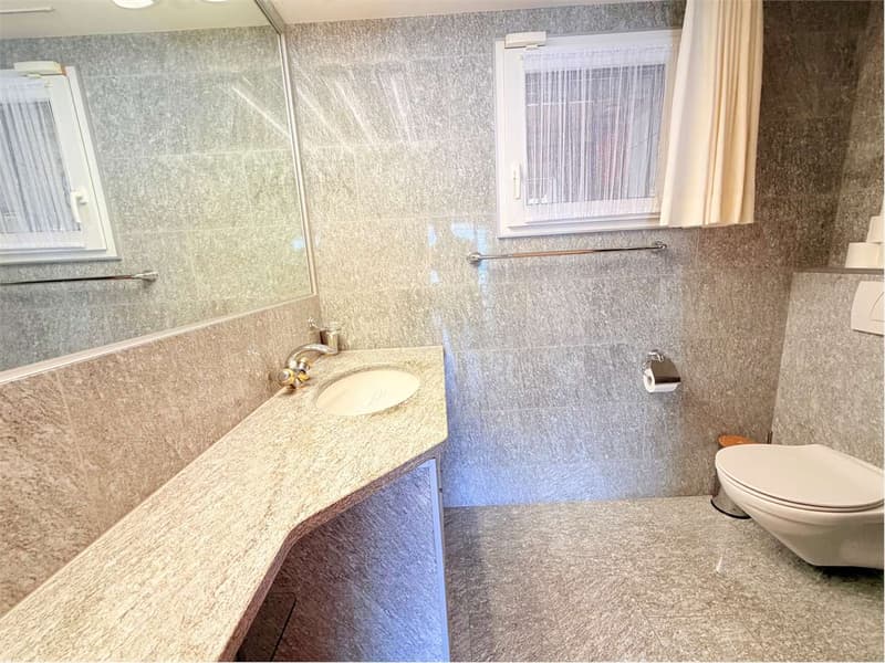 Casa indipendente completamente ristrutturata su un unico livello con (11)