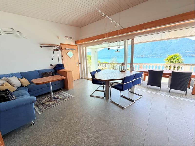 Casa indipendente completamente ristrutturata su un unico livello con (4)