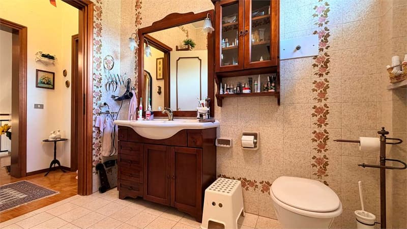 Esclusiva villa con splendida vista lago, piscina e assoluta privacy a (13)