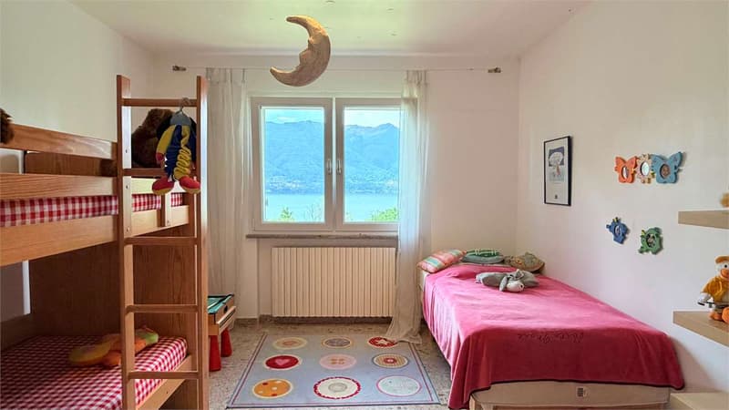 Esclusiva villa con splendida vista lago, piscina e assoluta privacy a (12)