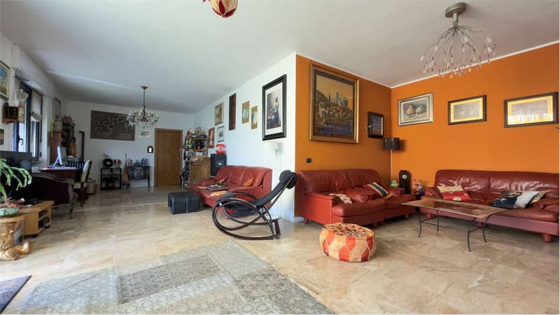 Curata villa con due unità abitative indipendenti, piscina e splendida (13)