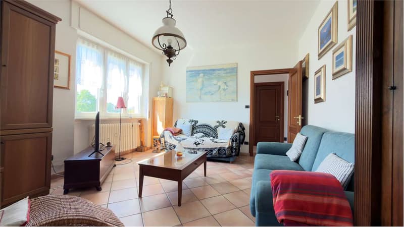 Curata villa con due unità abitative indipendenti, piscina e splendida (3)