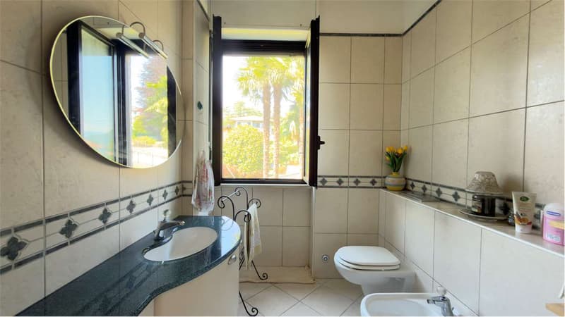 Curata villa con due unità abitative indipendenti, piscina e splendida (11)