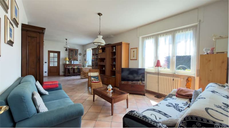 Curata villa con due unità abitative indipendenti, piscina e splendida (4)