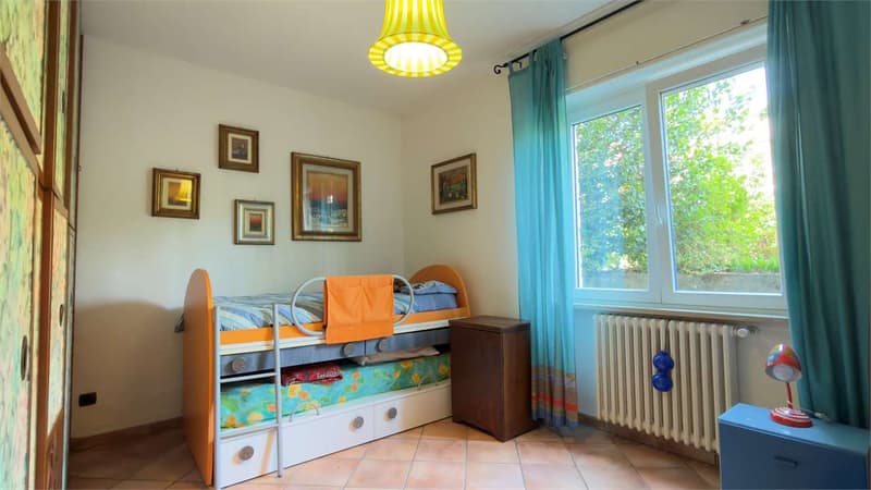 Curata villa con due unità abitative indipendenti, piscina e splendida (10)