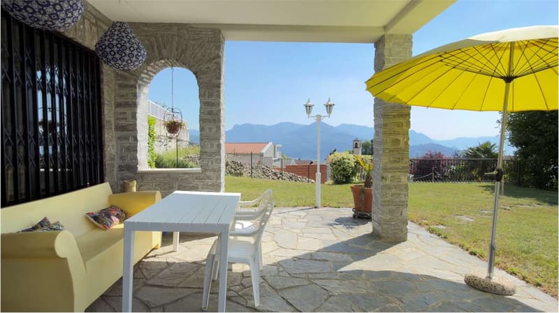 Curata villa con due unità abitative indipendenti, piscina e splendida (12)