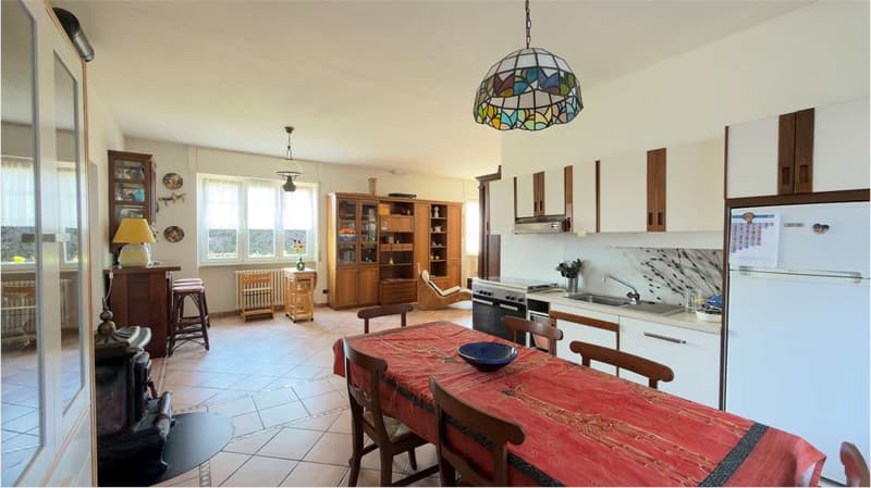 Curata villa con due unità abitative indipendenti, piscina e splendida (6)