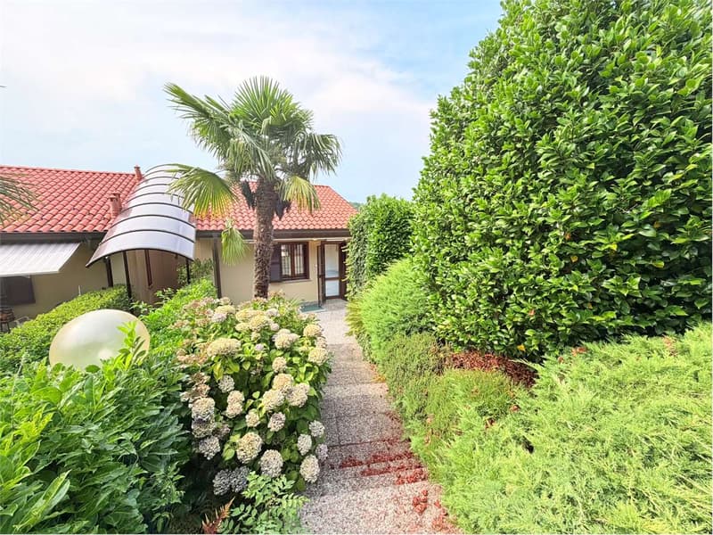Bellissimo appartamento con piscina e stupenda vista lago (2)
