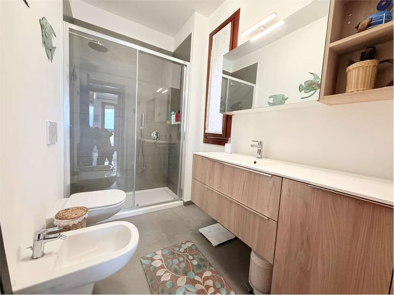 Bellissimo appartamento con piscina e stupenda vista lago (13)