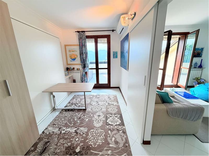 Bellissimo appartamento con piscina e stupenda vista lago (11)