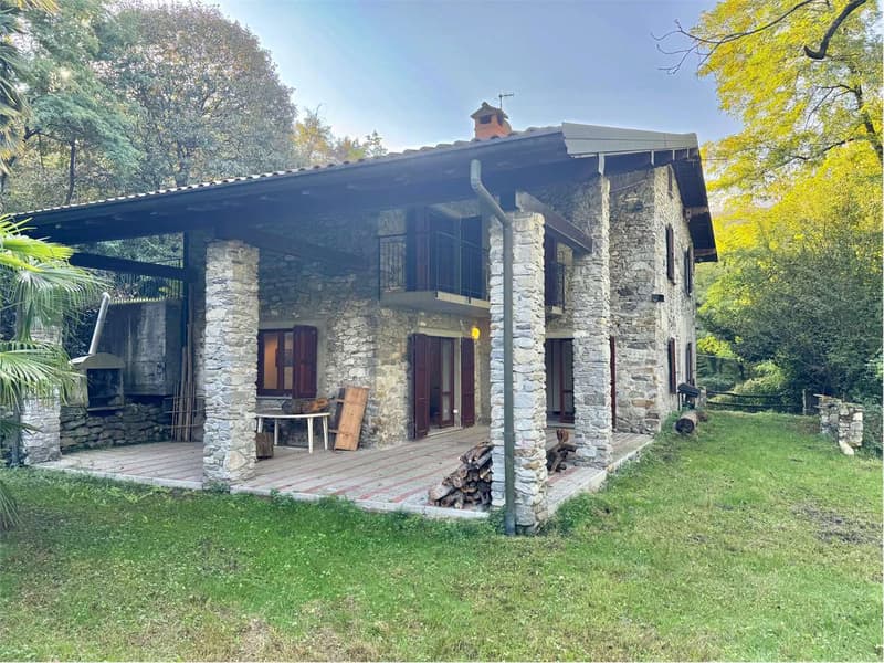 Grande e curata casa di campagna in posizione tranquilla e soleggiata, (1)