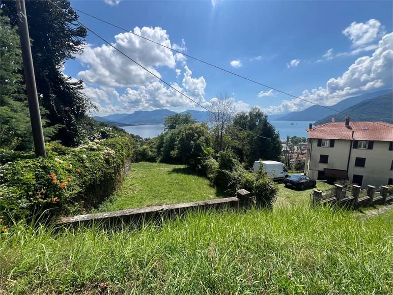 Grande terreno edificabile in posizione tranquilla e soleggiata con in (1)