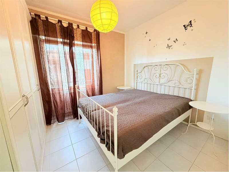 Curato appartamento trilocale con terrazza e splendida vista lago, vic (9)
