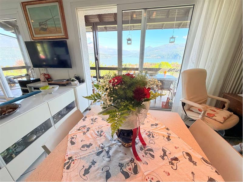Splendida casa indipendente in posizione tranquilla e soleggiata, con (5)