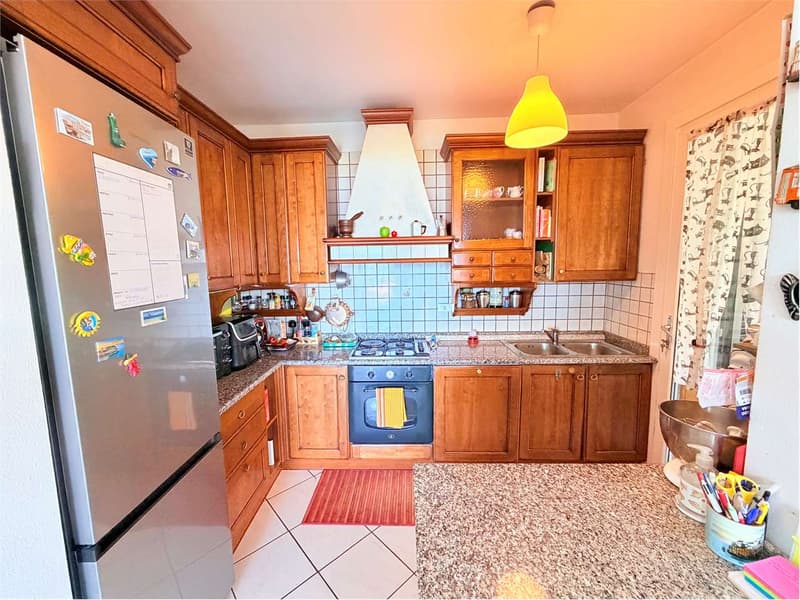 Splendida casa indipendente in posizione tranquilla e soleggiata, con (6)