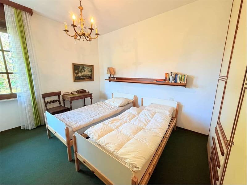 Bella villa su un unico livello con ampio terreno e grande garage, pos (8)