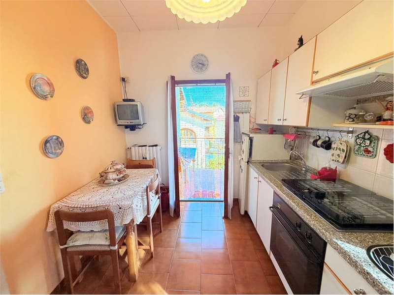 Bella casa di paese con terrazza e cortile interno in comune, in posiz (5)