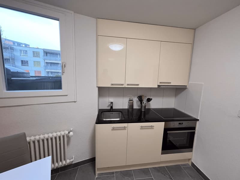 Möbliertes Zimmer in modernisierter Wohnung an top Lage (12)