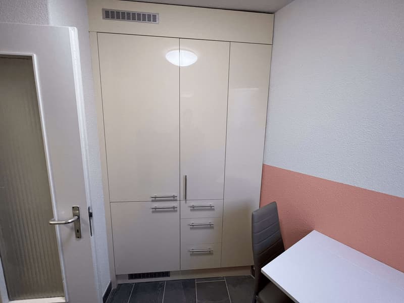 Möbliertes Zimmer in modernisierter Wohnung an top Lage (7)