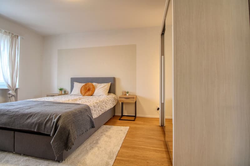 Möbliertes Zimmer in modernisierter Wohnung an top Lage (2)