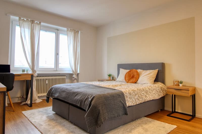 Möbliertes Zimmer in modernisierter Wohnung an top Lage (1)