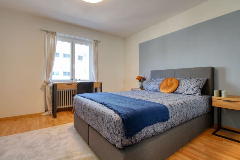 Möbliertes Zimmer in modernisierter Wohnung an top Lage (1)