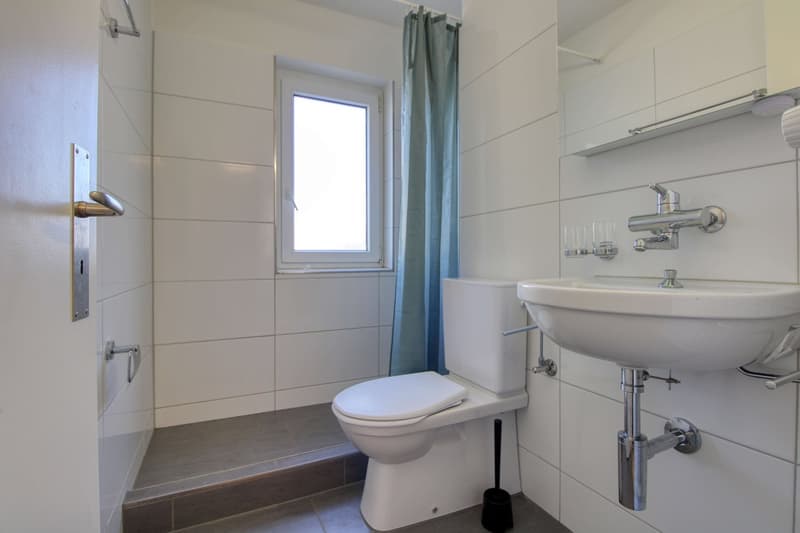 Möbliertes Zimmer in modernisierter Wohnung an top Lage (11)